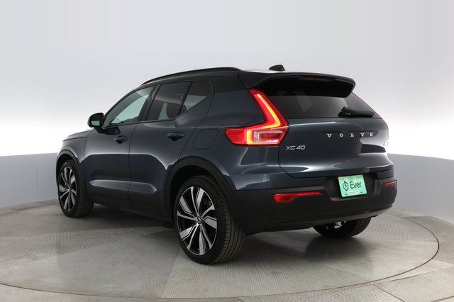 2022 Volvo XC40 Recharge — photo 12 of 32