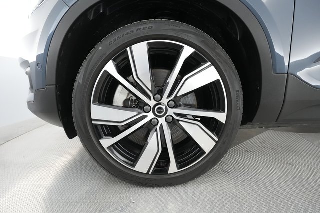 2022 Volvo XC40 Recharge — photo 14 of 32