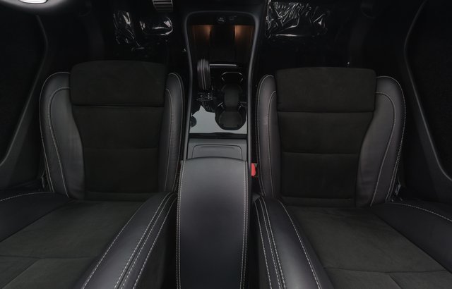 2022 Volvo XC40 Recharge — photo 19 of 32