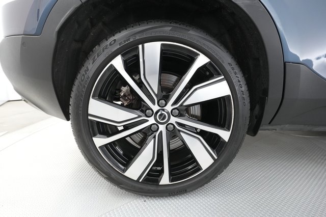 2022 Volvo XC40 Recharge — photo 17 of 32