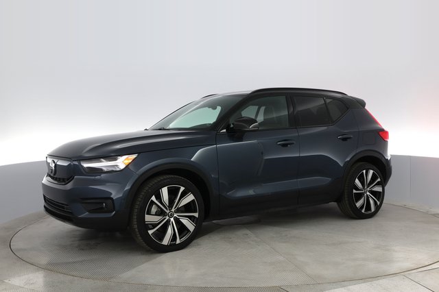 2022 Volvo XC40 Recharge — photo 13 of 32