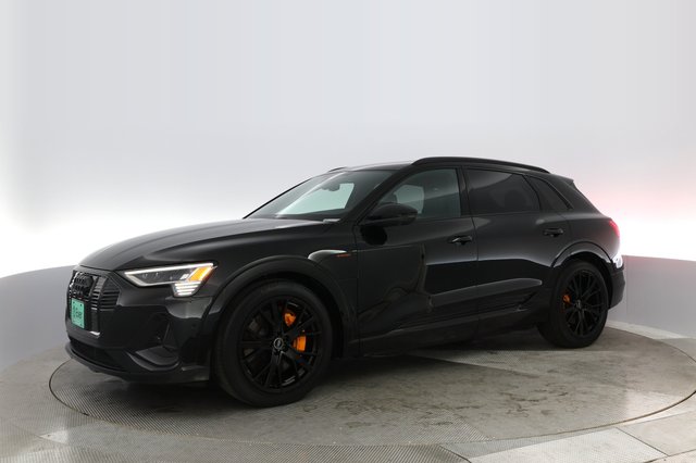 2022 Audi e-tron — photo 12 of 28