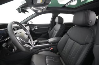 2022 Audi e-tron — photo 17 of 28