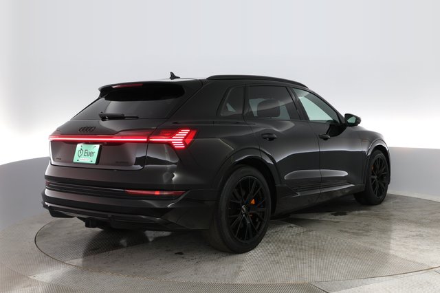 2022 Audi e-tron — photo 9 of 28
