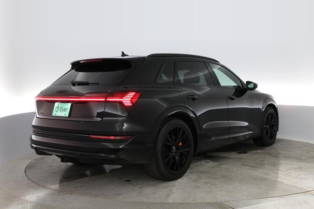 2022 Audi e-tron — photo 2 of 28