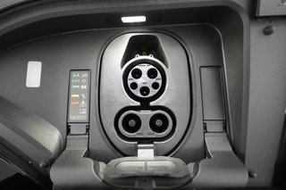 2022 Audi e-tron — photo 23 of 28