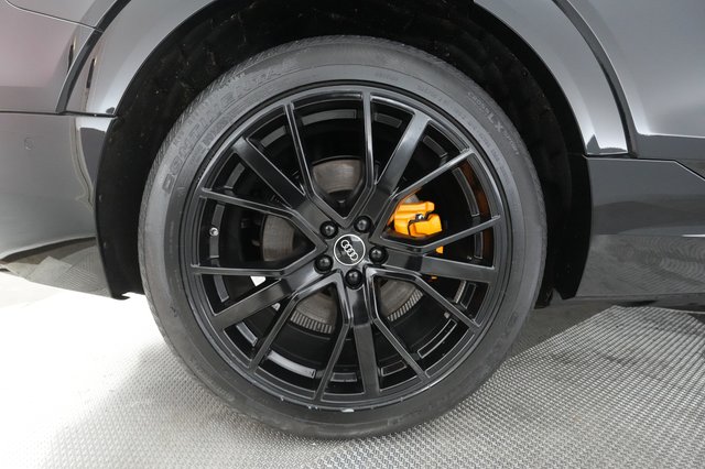 2022 Audi e-tron — photo 16 of 28