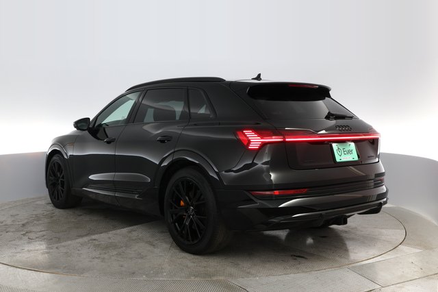 2022 Audi e-tron — photo 11 of 28