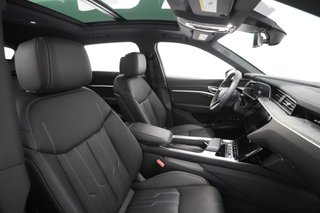 2022 Audi e-tron — photo 19 of 28
