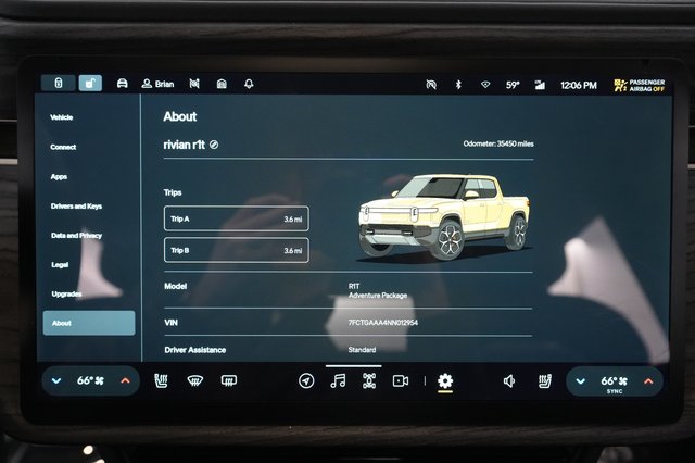 2022 Rivian R1T — photo 4 of 39