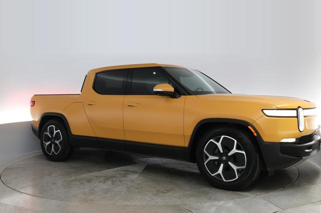 2022 Rivian R1T — photo 8 of 39