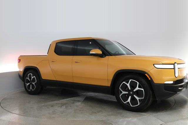 2022 Rivian R1T — photo 8 of 39