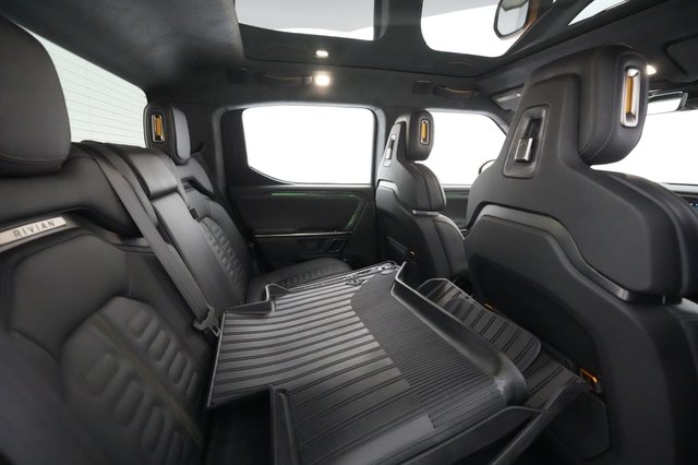 2022 Rivian R1T — photo 20 of 39