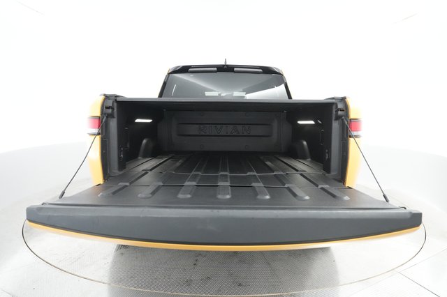2022 Rivian R1T — photo 21 of 39