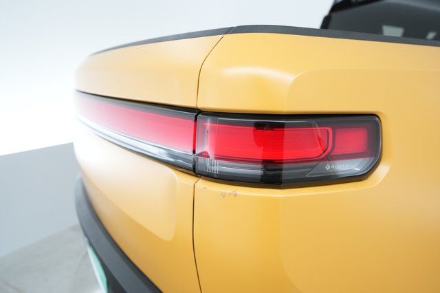 2022 Rivian R1T — photo 27 of 39