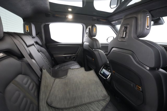 2022 Rivian R1T — photo 3 of 28