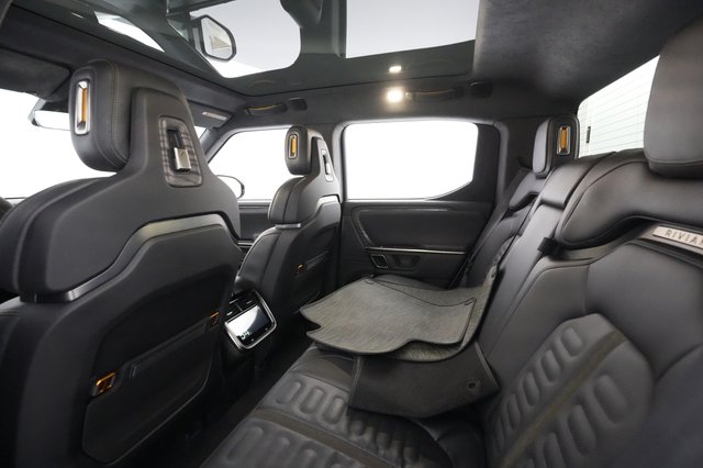 2022 Rivian R1T — photo 16 of 28