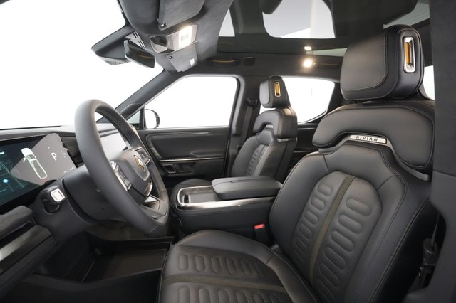 2022 Rivian R1T — photo 15 of 28