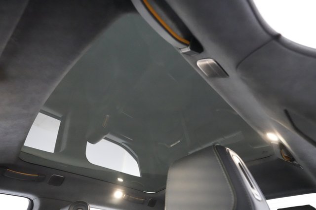 2022 Rivian R1T — photo 18 of 28