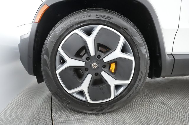 2022 Rivian R1T — photo 11 of 28