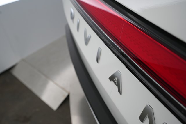 2022 Rivian R1T — photo 24 of 28