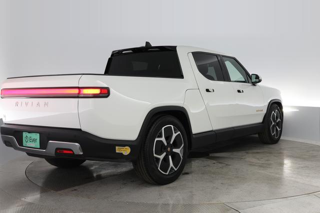 2022 Rivian R1T — photo 2 of 28