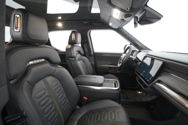2022 Rivian R1T — photo 17 of 28