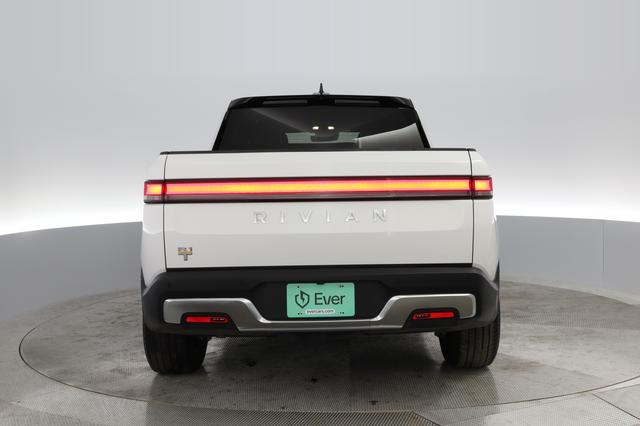 2022 Rivian R1T — photo 8 of 28