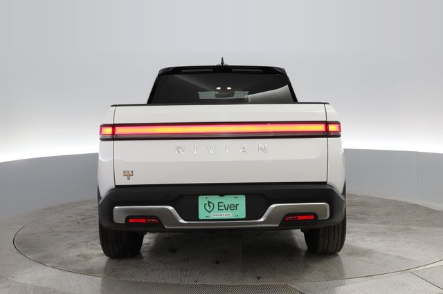 2022 Rivian R1T — photo 8 of 28