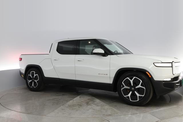 2022 Rivian R1T — photo 7 of 28