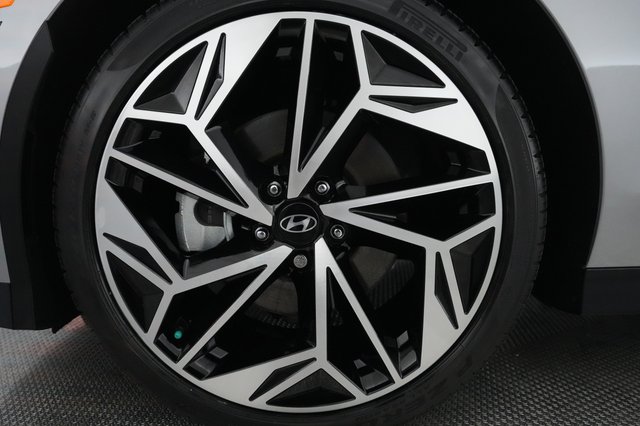 2023 Hyundai IONIQ 6 — photo 18 of 25