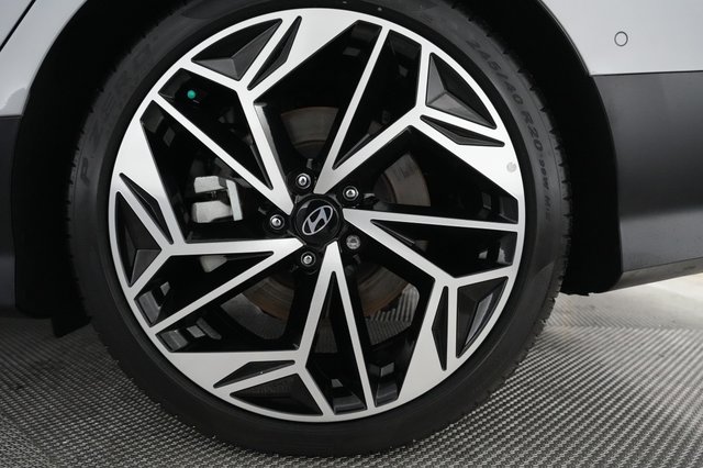 2023 Hyundai IONIQ 6 — photo 17 of 25