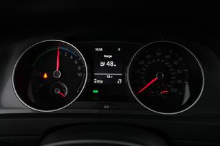 2016 Volkswagen e-Golf — photo 4 of 27