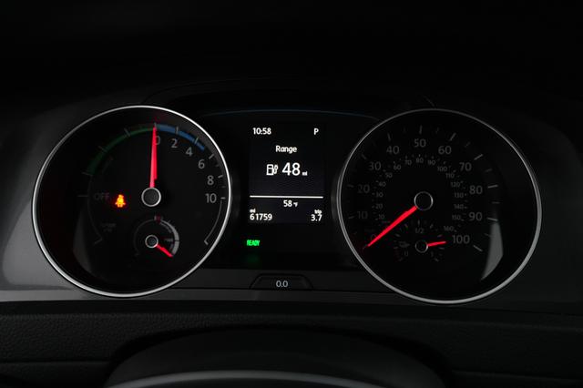 2016 Volkswagen e-Golf — photo 4 of 27