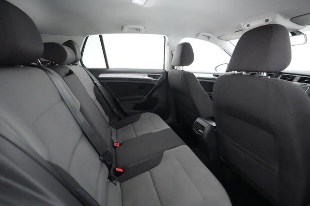 2016 Volkswagen e-Golf — photo 3 of 27