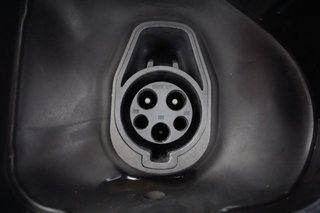 2016 Volkswagen e-Golf — photo 18 of 27