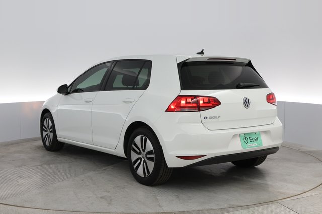 2016 Volkswagen e-Golf — photo 9 of 27
