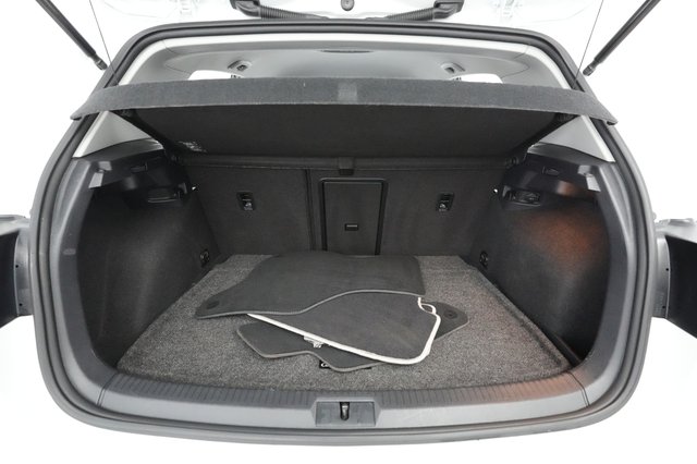 2016 Volkswagen e-Golf — photo 19 of 27