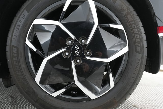 2023 Hyundai IONIQ 5 — photo 14 of 25