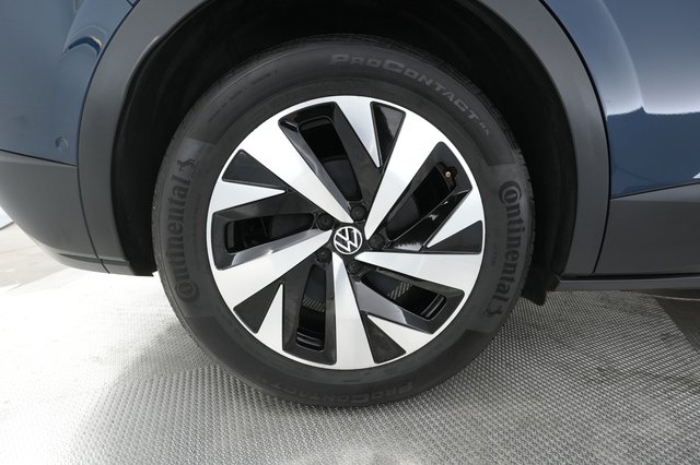2023 Volkswagen ID.4 — photo 16 of 26