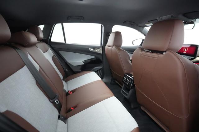 2023 Volkswagen ID.4 — photo 3 of 26