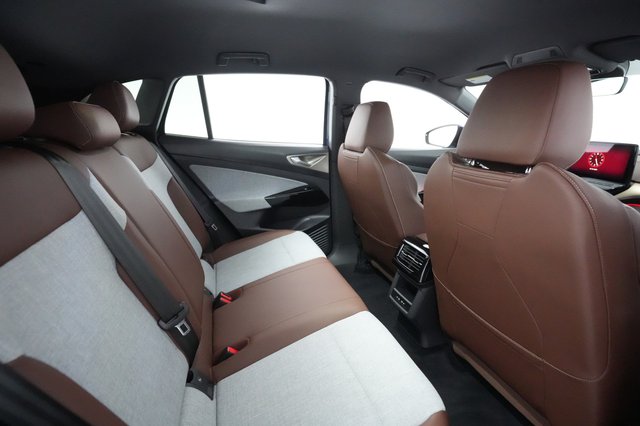 2023 Volkswagen ID.4 — photo 3 of 26