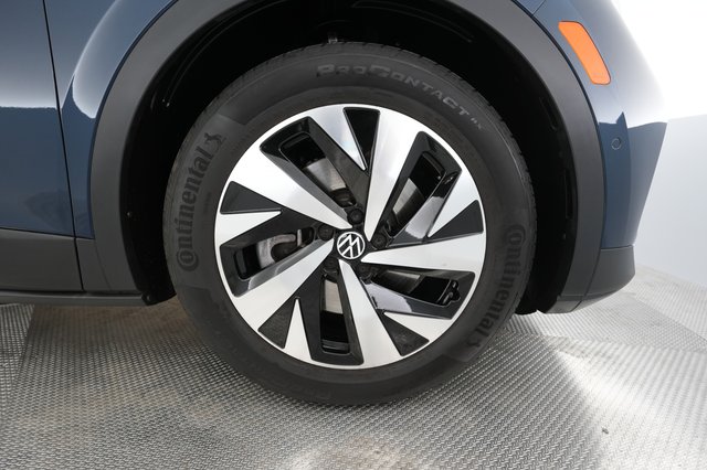 2023 Volkswagen ID.4 — photo 15 of 26