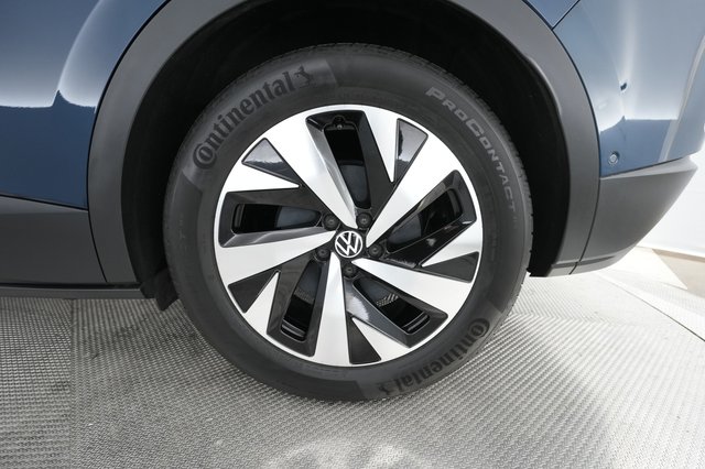 2023 Volkswagen ID.4 — photo 14 of 26