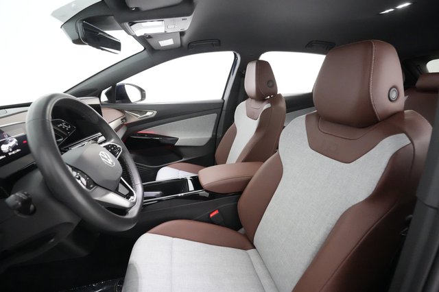 2023 Volkswagen ID.4 — photo 17 of 26