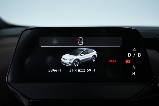 2023 Volkswagen ID.4 — photo 4 of 26