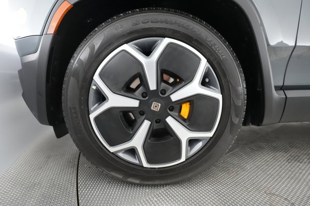 2022 Rivian R1T — photo 13 of 26