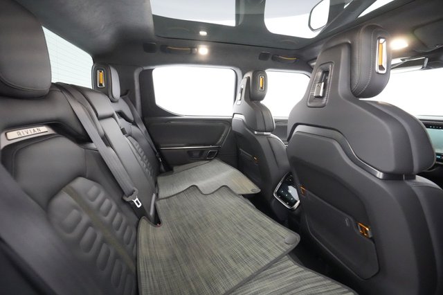 2022 Rivian R1T — photo 20 of 26