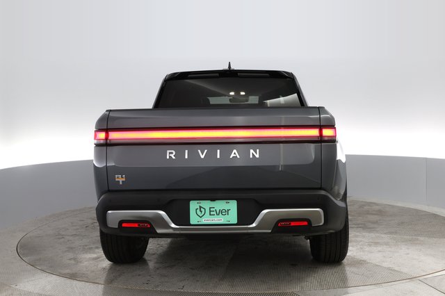 2022 Rivian R1T — photo 10 of 26