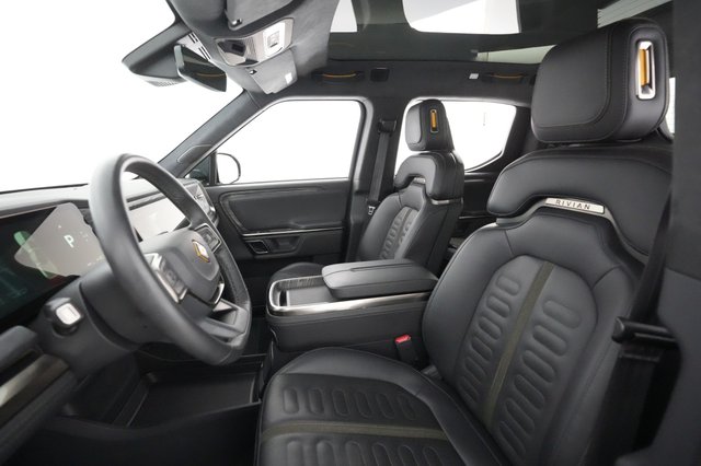 2022 Rivian R1T — photo 17 of 26